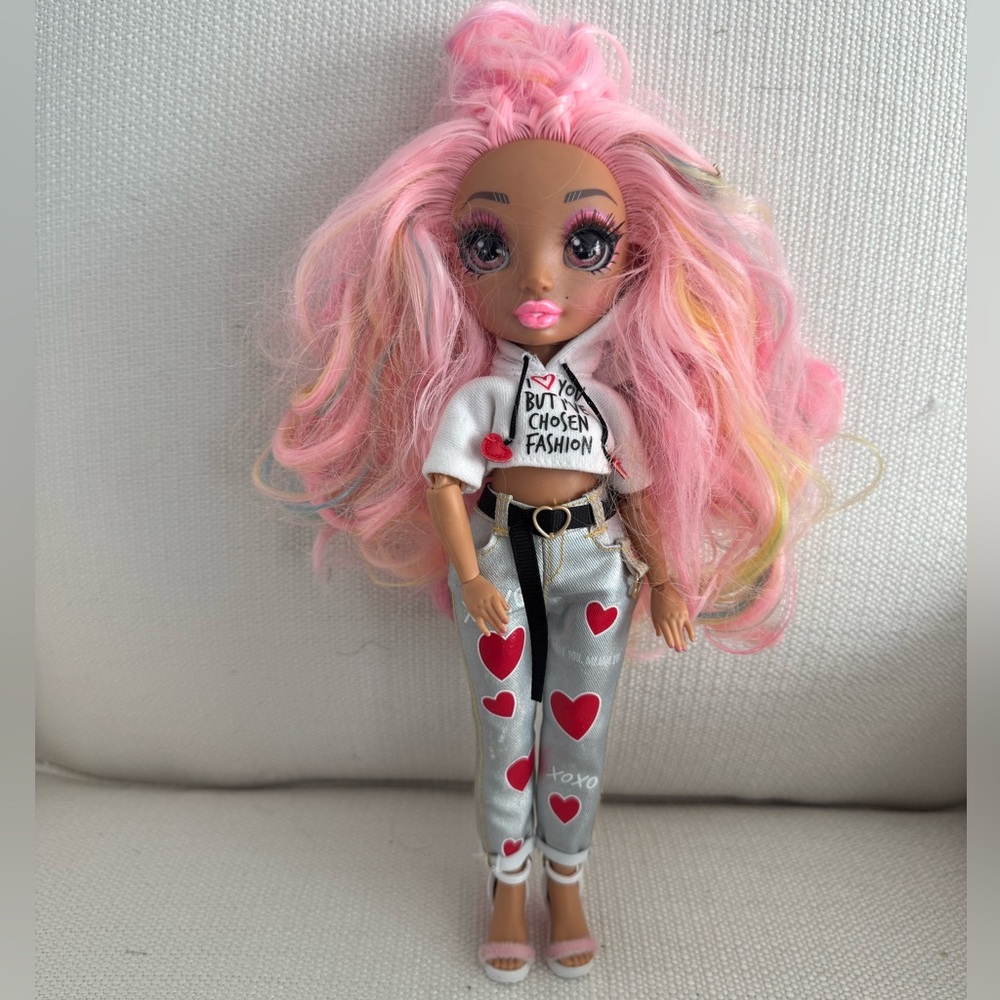 2019 Rainbow High Kia Hart Valentine Edition Collectable Fashion Doll 11”